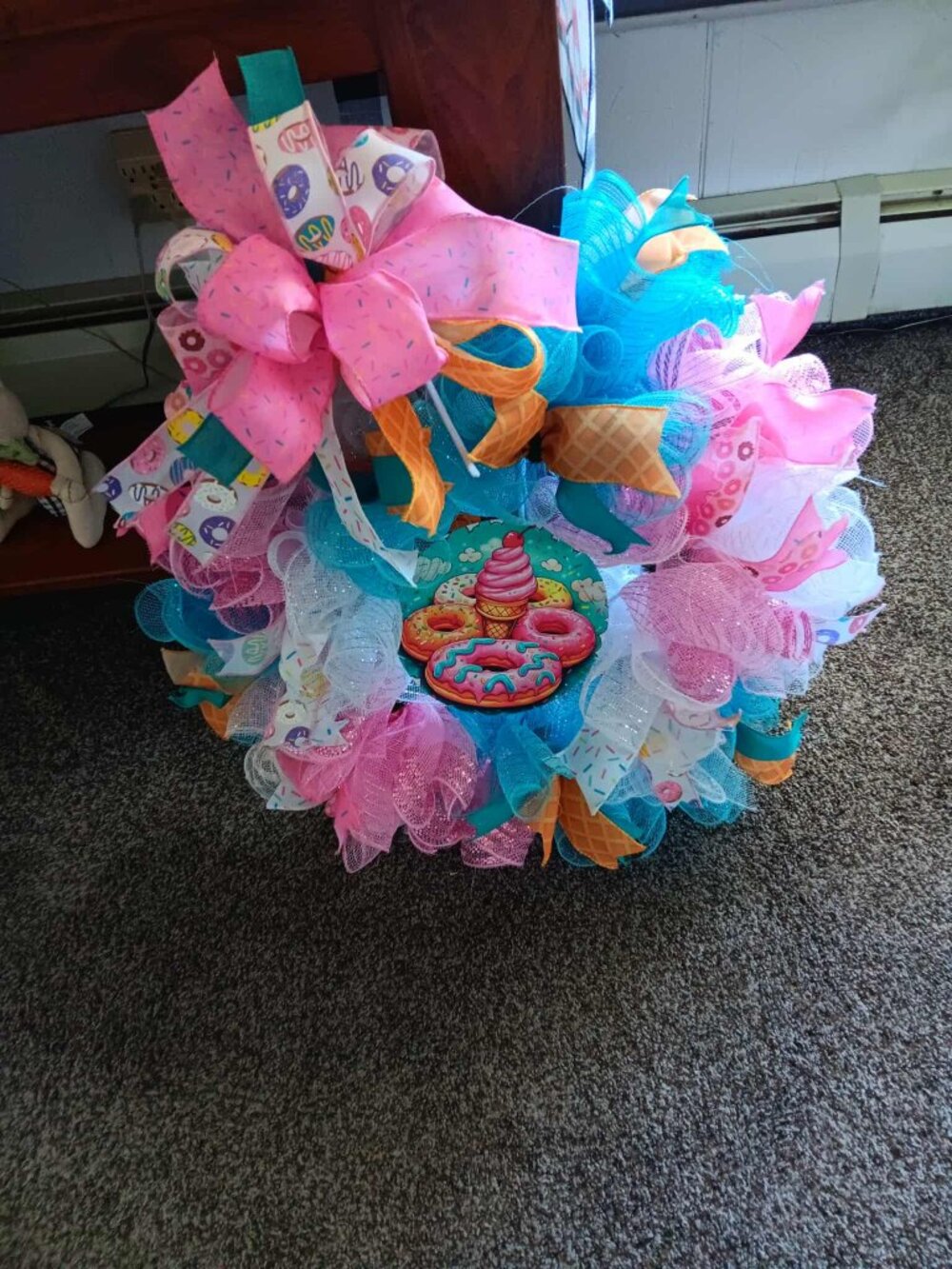 24" X24" round ice cream donut & Ice cream wreath NEW
